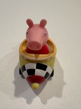 Peppa Pig Mini Buggy Peppa riding in a Yellow Rocket Vehicle Jazwares 2003